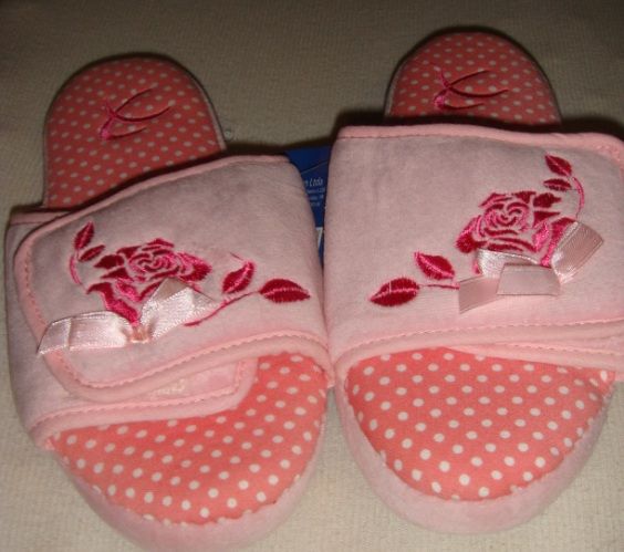 chinelo com bolinhas