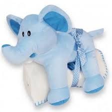 elefante com mantinha azul